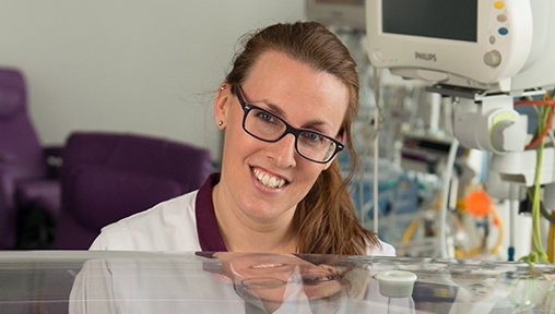 Carolien, Verpleging