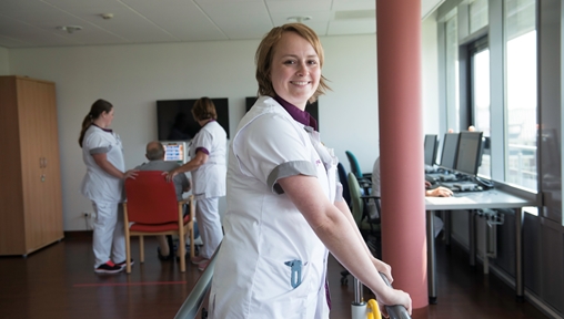 Esther de Wekker, Verpleegkundige in opleiding