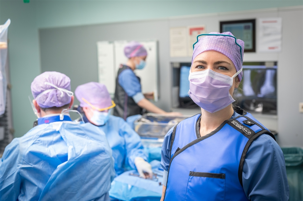 Het verhaal van Sanne, Operatieassistent